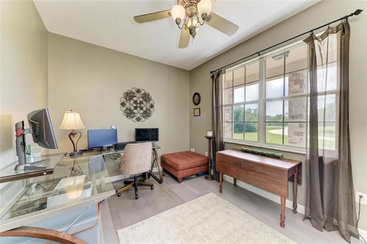 Enclosed Front Office - Plus Addt'l 5 Bedrooms!