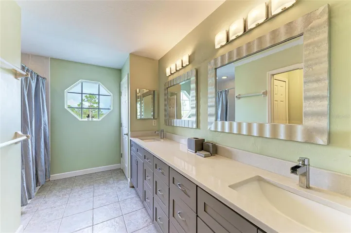 2nd Floor Full Bath