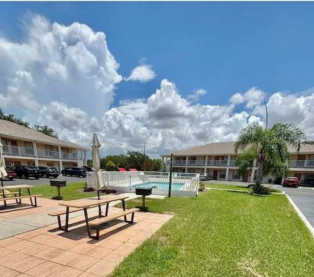BBQ Area &amp; Sparkling pool