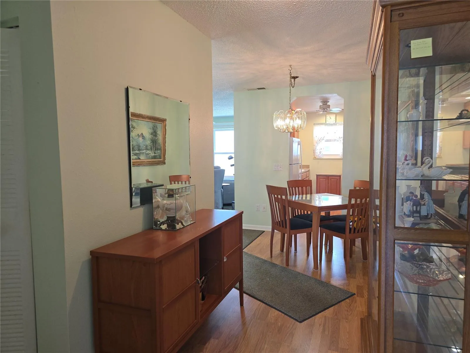 HALLWAY TO DINNING AREA