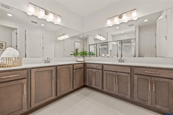 Primary bathroom - split vanity w/ dual sinks