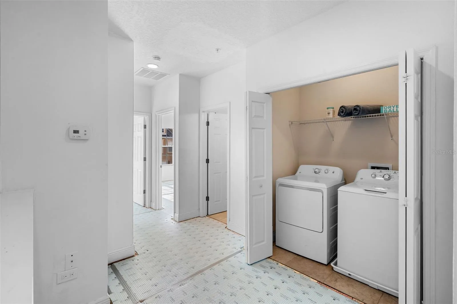 Laundry closet with GE washer/dryer