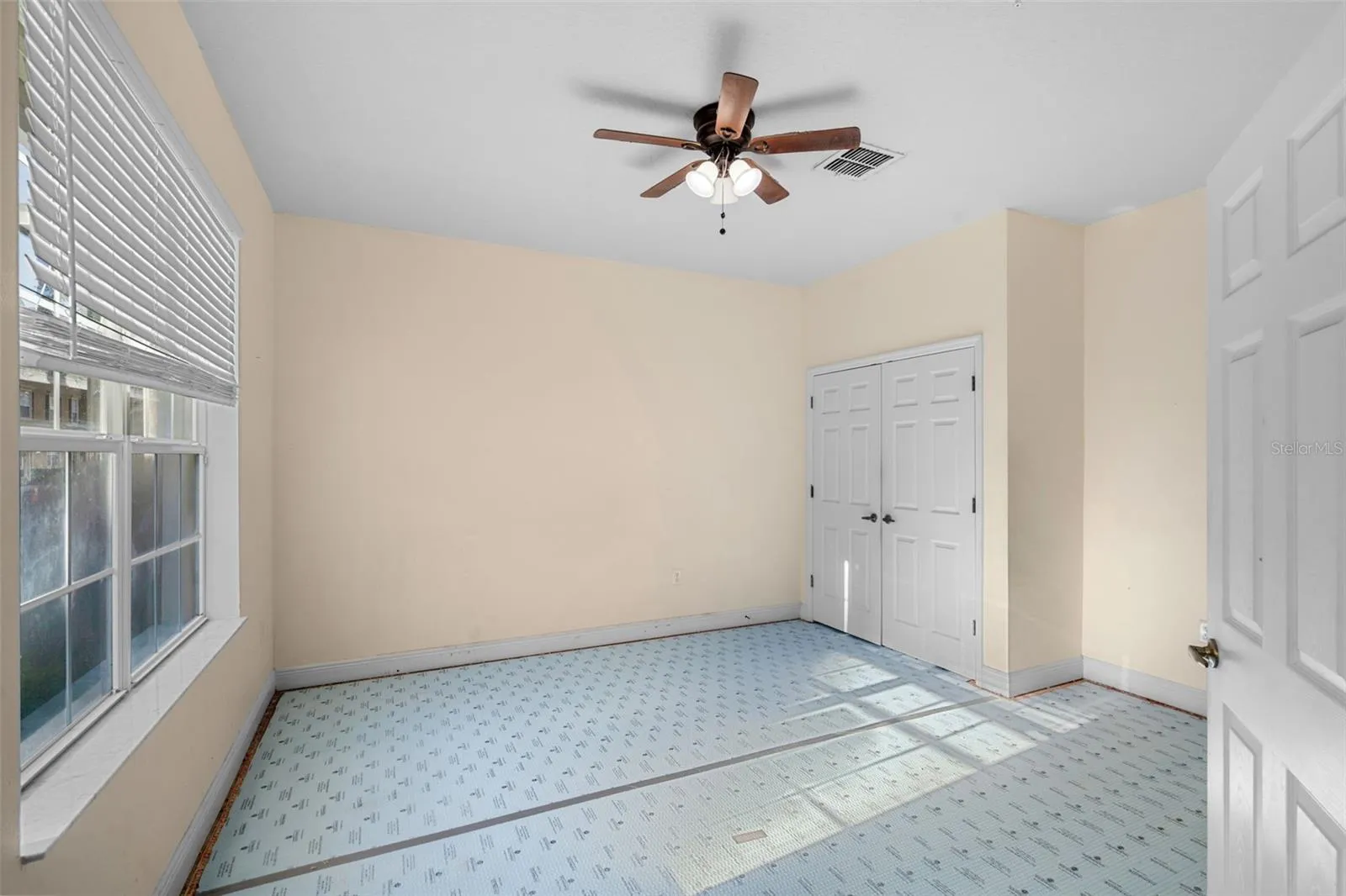 Ground floor bedroom with built-in closet