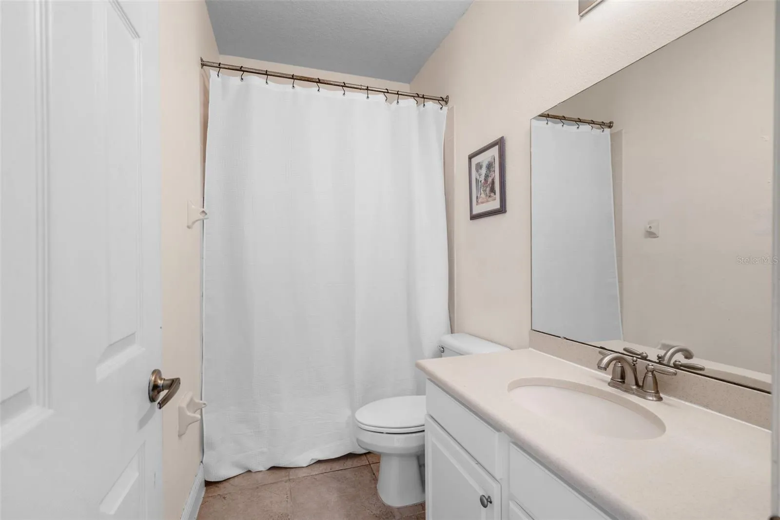 Hall full bath for upper floor bedrooms