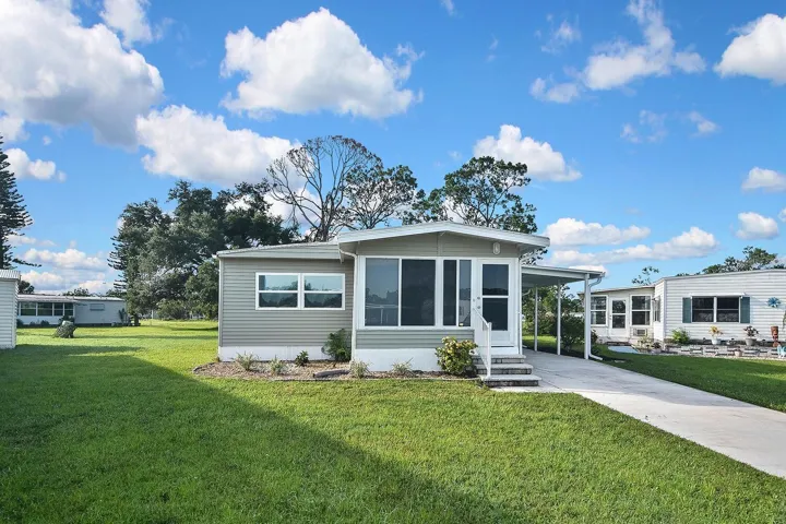Spacious double-wide home of 1,247 sq ft.
