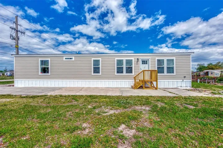 BRAND NEW 960 SF  MANUFATURED HOME JUST WAITING FOR YOU TO MOVE IN. Double Click the photos