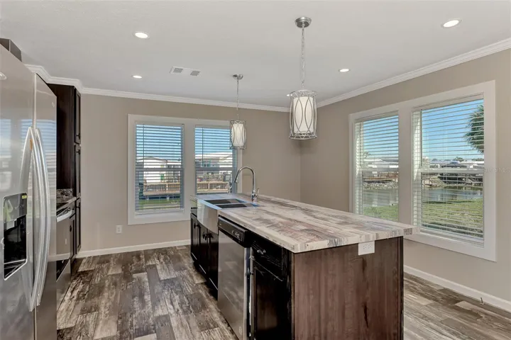 NOTE THE DISWASHER IN THE KITCHEN ISLAND.