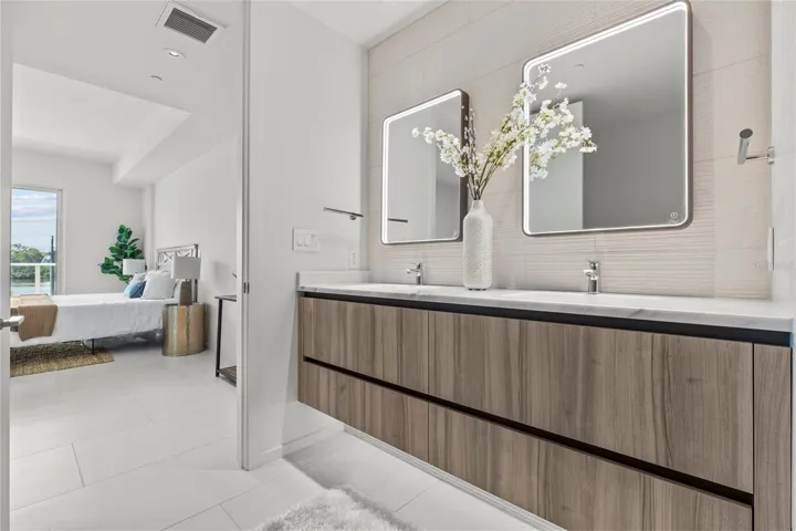 Master Bath w/ Double Vanity