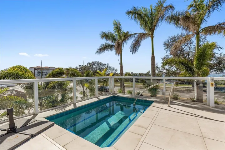 Saltwater Spa - Poolside