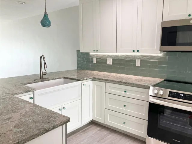 Kitchen Peninsula_ Storage