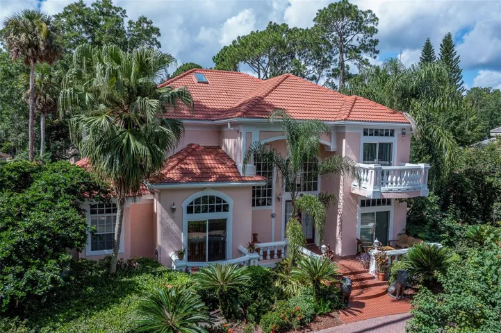 Executive home in Lake Forest community
