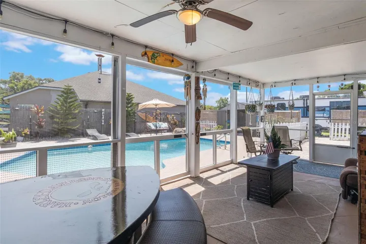 Large Screened Lanai!