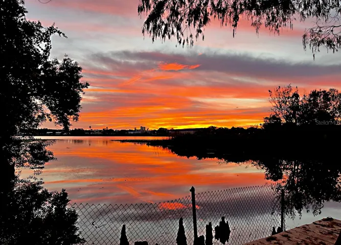 Actual FL Sunset off the back deck looking at Lake May - On Chain of Lakes in Winter Haven