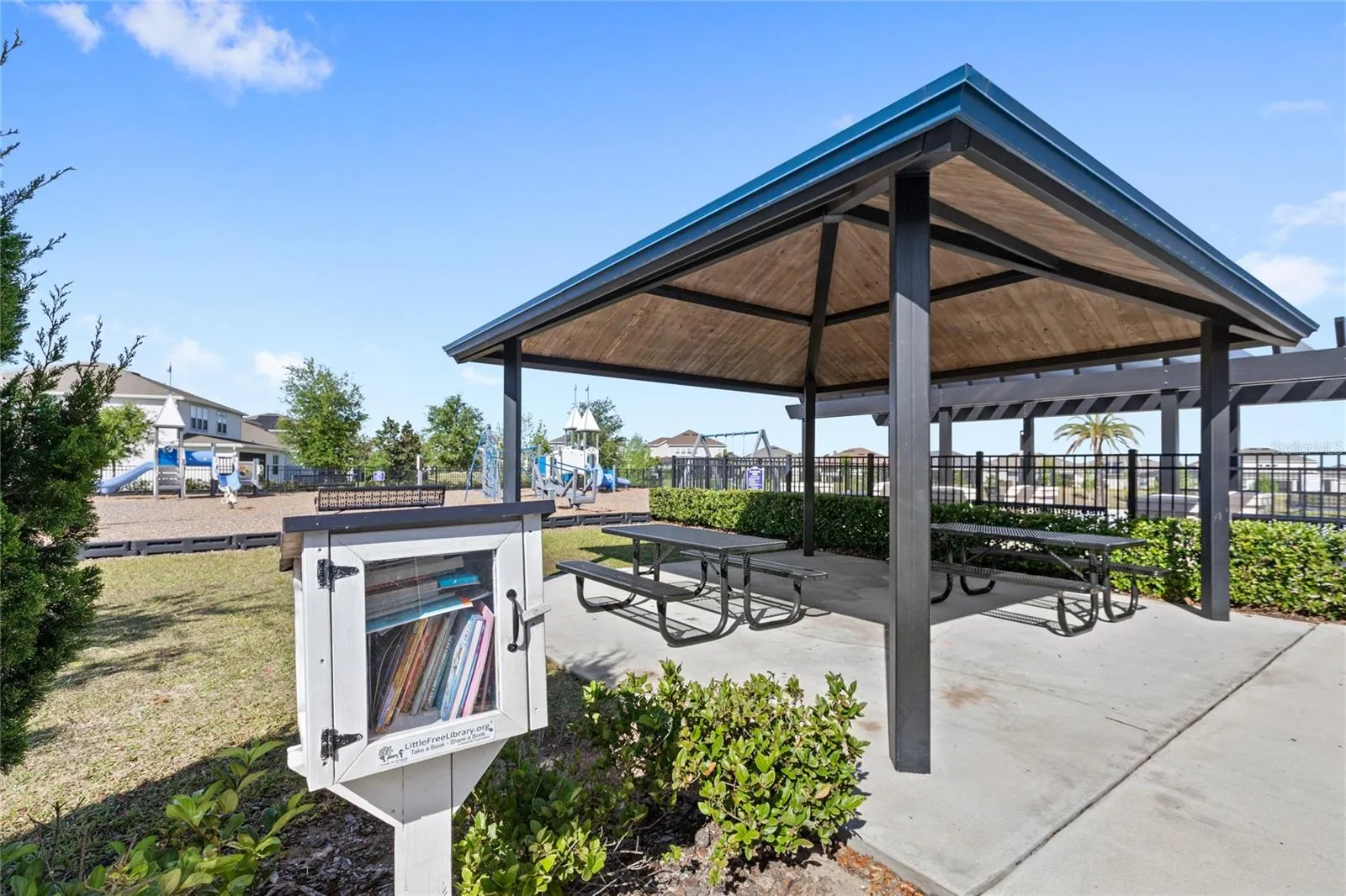 4587 Gliding Wave St, Winter Garden, Florida 34787, 4 Bedrooms Bedrooms, ,3 BathroomsBathrooms,Residential,For Sale,GLIDING WAVE,O6329607