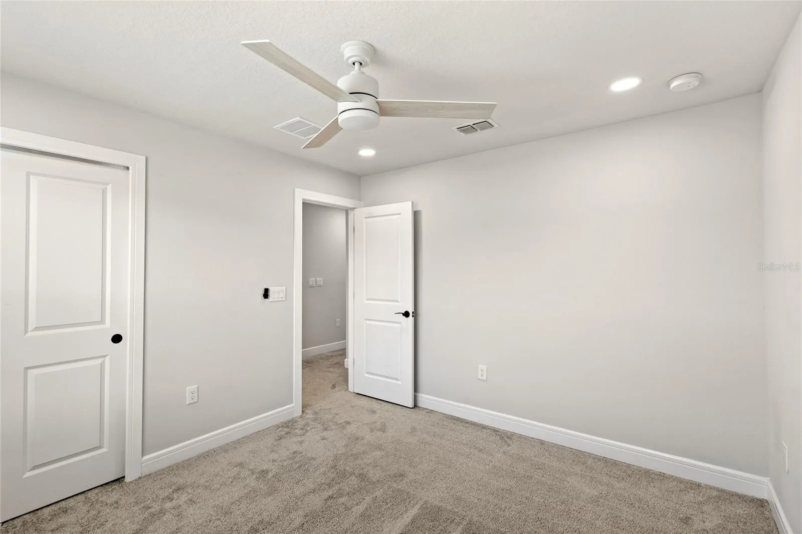 4587 Gliding Wave St, Winter Garden, Florida 34787, 4 Bedrooms Bedrooms, ,3 BathroomsBathrooms,Residential,For Sale,GLIDING WAVE,O6329607