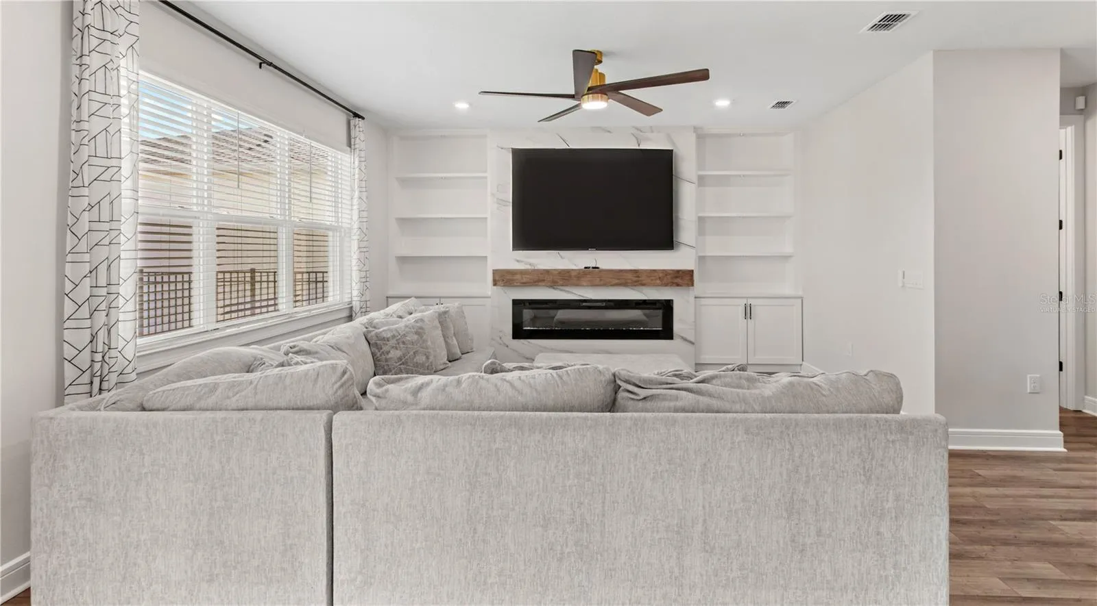4587 Gliding Wave St, Winter Garden, Florida 34787, 4 Bedrooms Bedrooms, ,3 BathroomsBathrooms,Residential,For Sale,GLIDING WAVE,O6329607