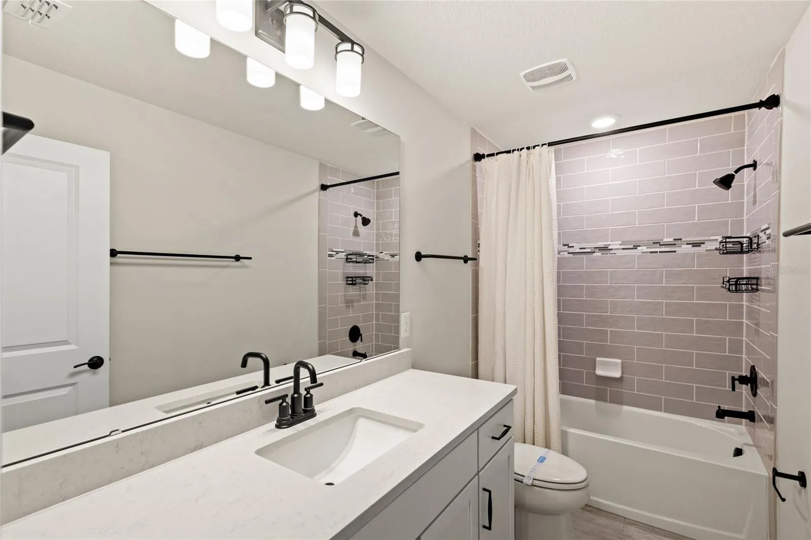4587 Gliding Wave St, Winter Garden, Florida 34787, 4 Bedrooms Bedrooms, ,3 BathroomsBathrooms,Residential,For Sale,GLIDING WAVE,O6329607
