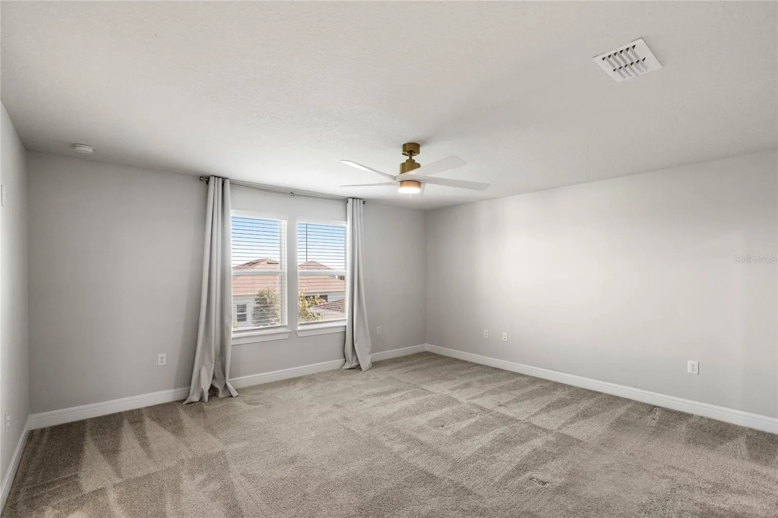 4587 Gliding Wave St, Winter Garden, Florida 34787, 4 Bedrooms Bedrooms, ,3 BathroomsBathrooms,Residential,For Sale,GLIDING WAVE,O6329607