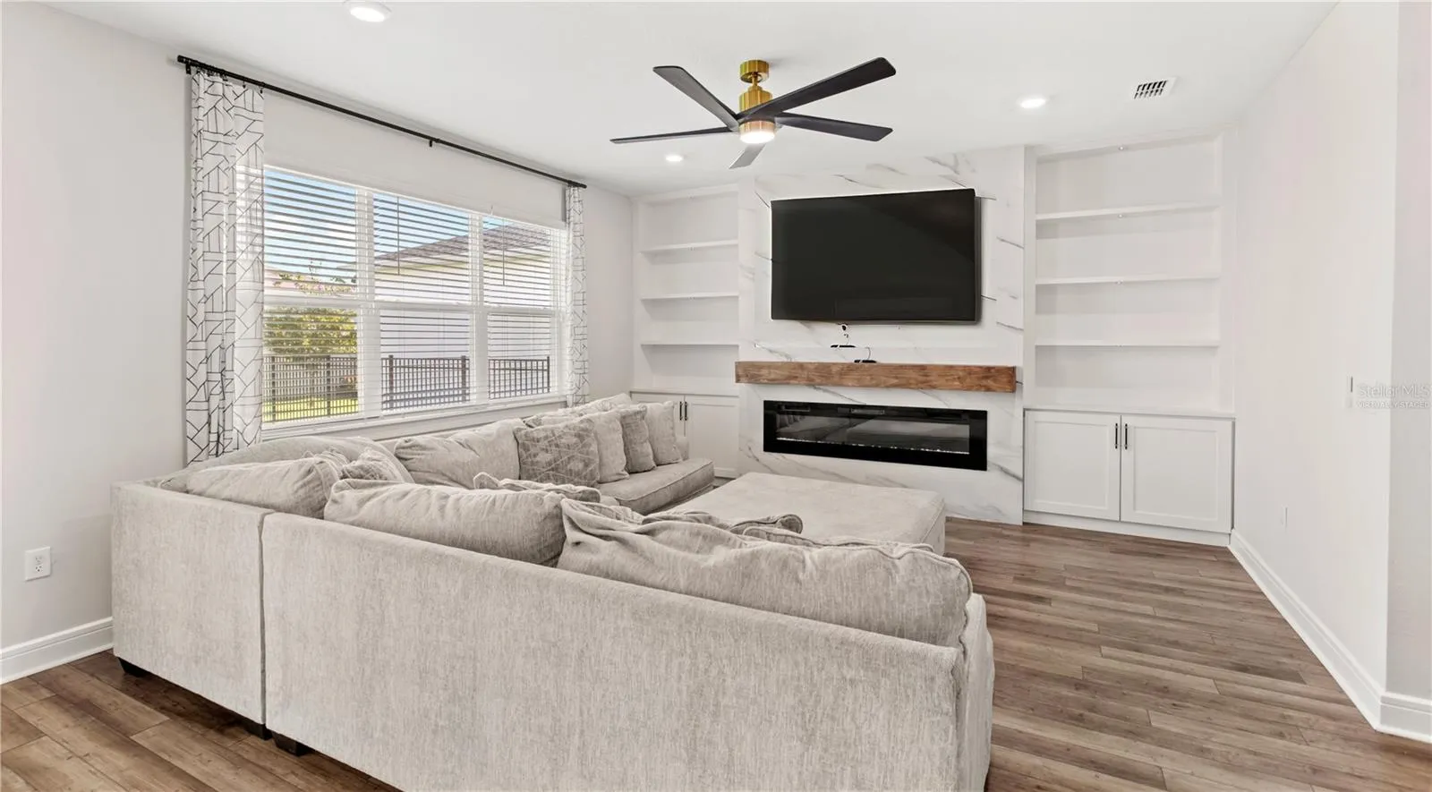 4587 Gliding Wave St, Winter Garden, Florida 34787, 4 Bedrooms Bedrooms, ,3 BathroomsBathrooms,Residential,For Sale,GLIDING WAVE,O6329607