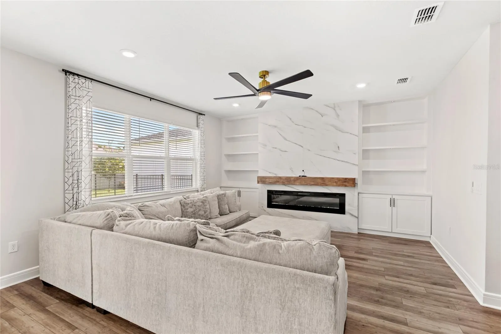 4587 Gliding Wave St, Winter Garden, Florida 34787, 4 Bedrooms Bedrooms, ,3 BathroomsBathrooms,Residential,For Sale,GLIDING WAVE,O6329607