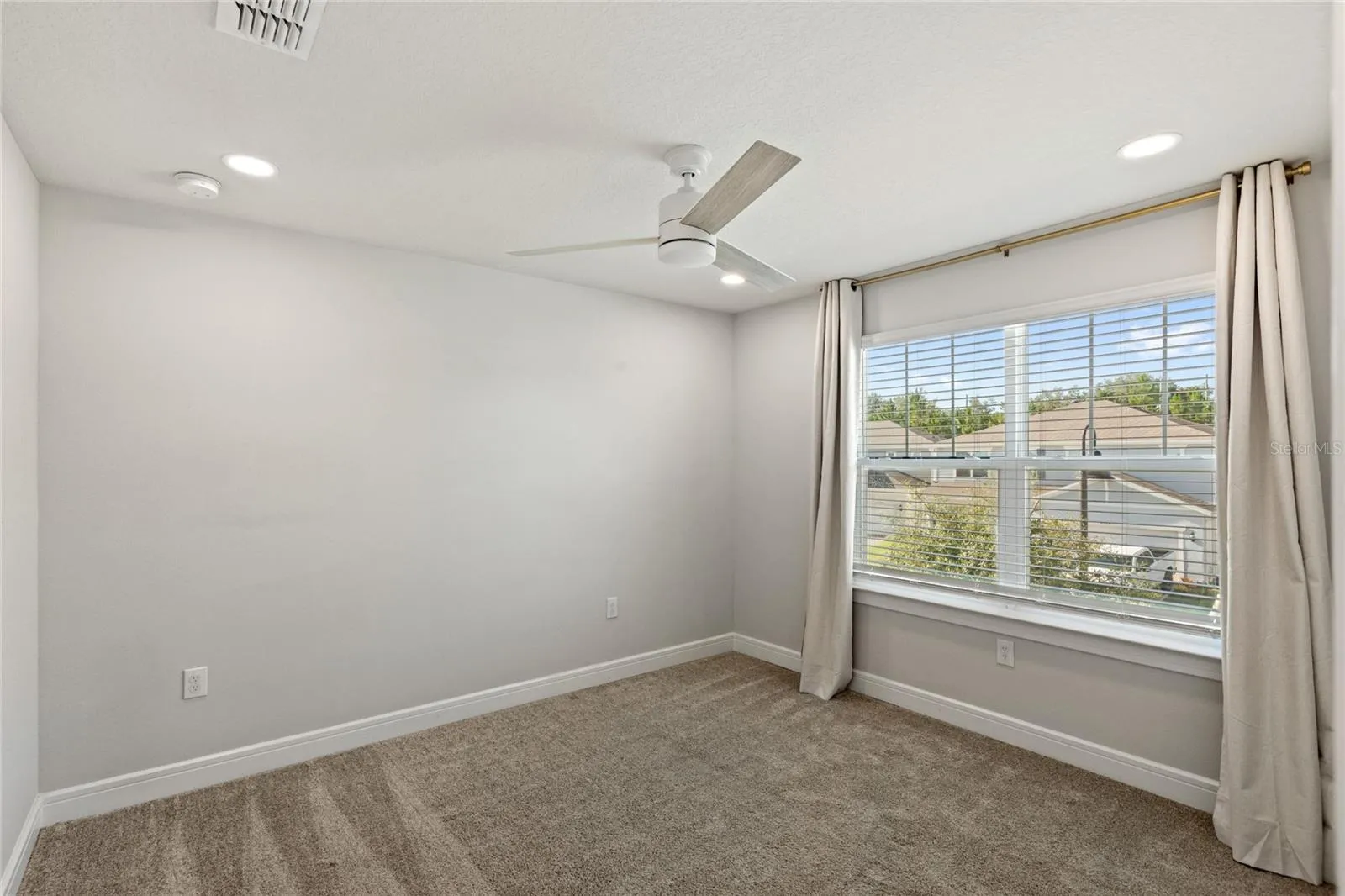 4587 Gliding Wave St, Winter Garden, Florida 34787, 4 Bedrooms Bedrooms, ,3 BathroomsBathrooms,Residential,For Sale,GLIDING WAVE,O6329607