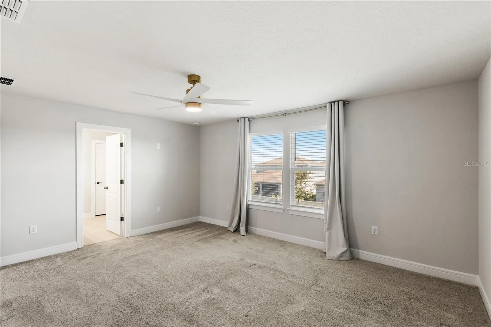 4587 Gliding Wave St, Winter Garden, Florida 34787, 4 Bedrooms Bedrooms, ,3 BathroomsBathrooms,Residential,For Sale,GLIDING WAVE,O6329607