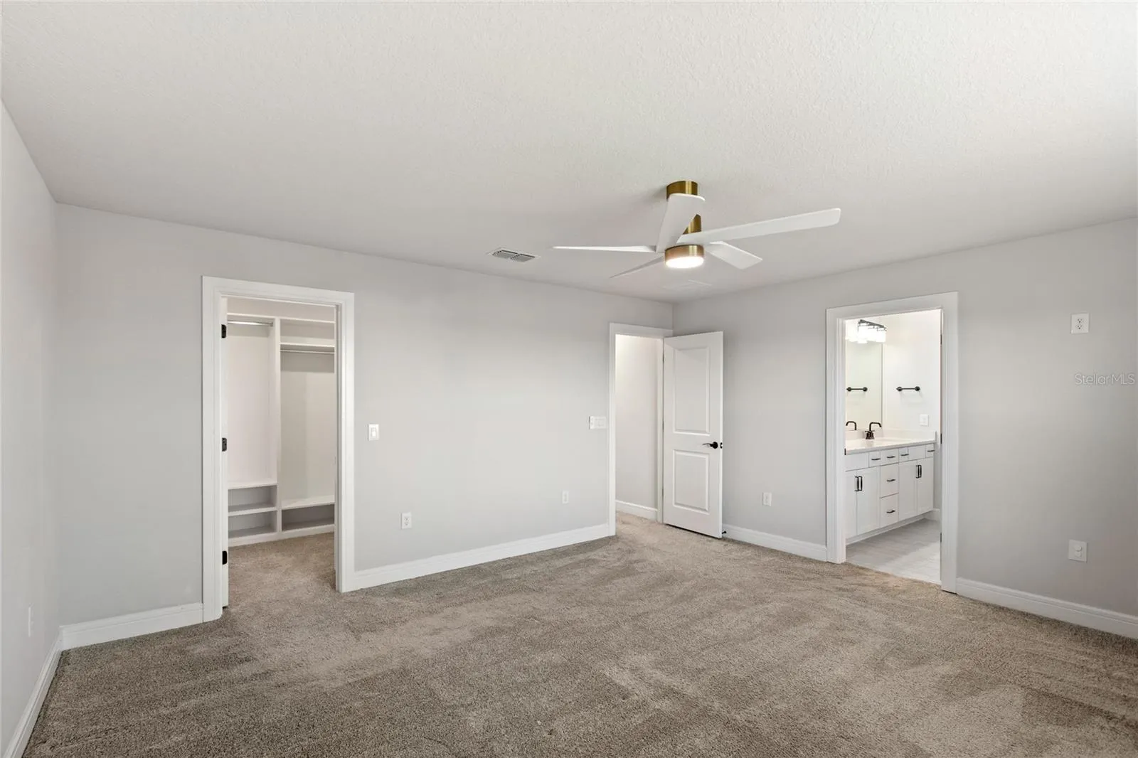 4587 Gliding Wave St, Winter Garden, Florida 34787, 4 Bedrooms Bedrooms, ,3 BathroomsBathrooms,Residential,For Sale,GLIDING WAVE,O6329607