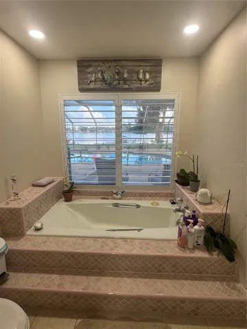 Master bath soaking tub