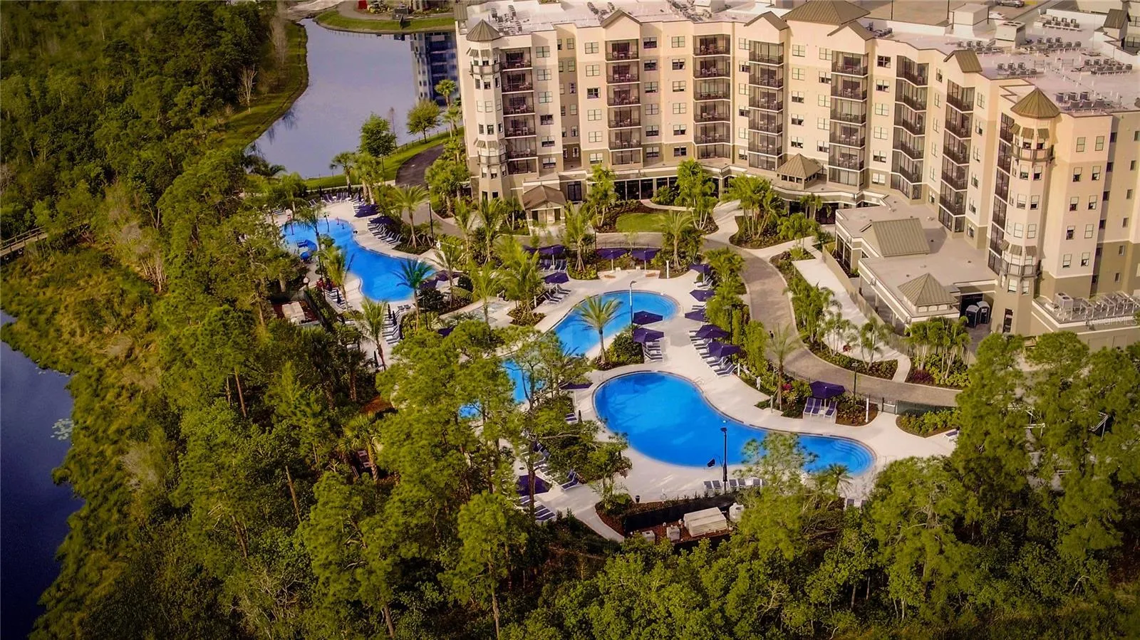 RESORT POOLS