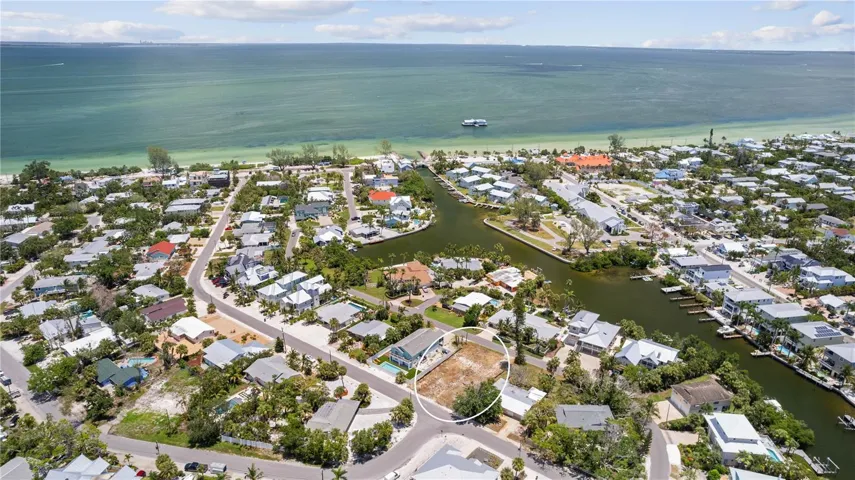 Direct street access to the shores of Tampa Bay
