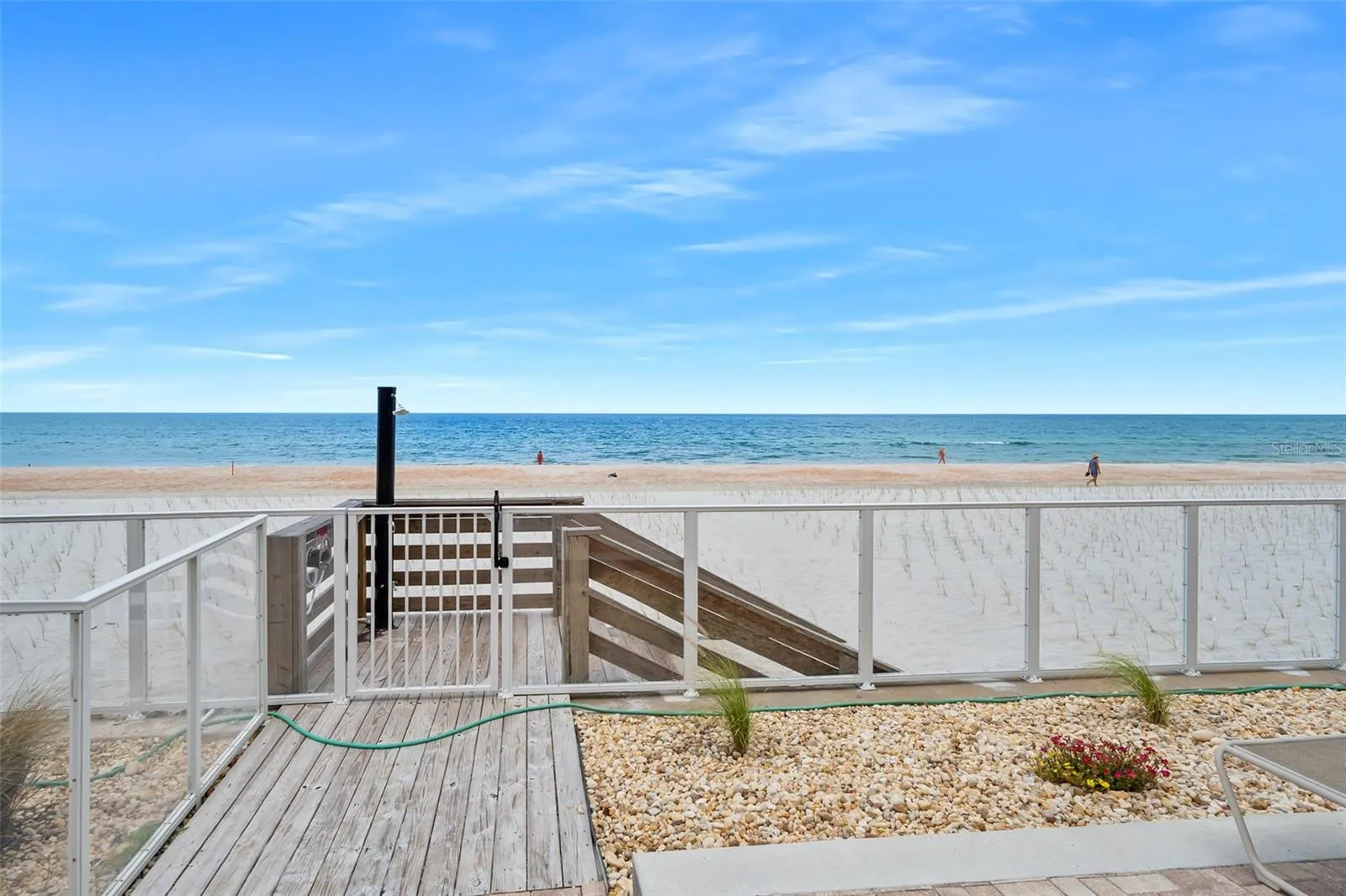 ACCESS TO BEACH WITH SHOWER