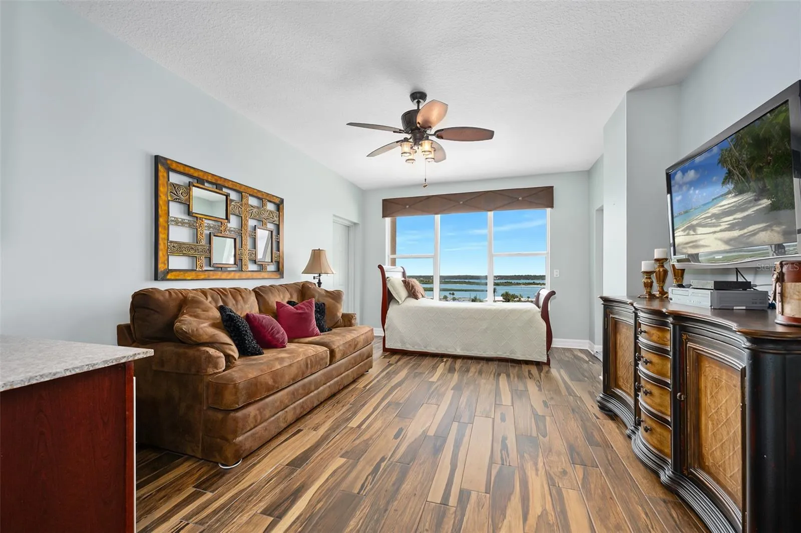 DEN OR IN-LAW SUITE W/WET BAR