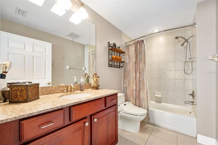 3RD GUEST BATH W/TUB