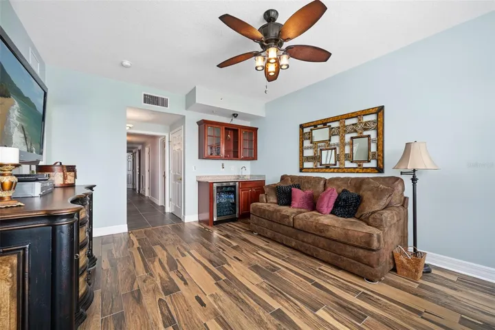 DEN OR IN-LAW SUITE W/ WET BAR