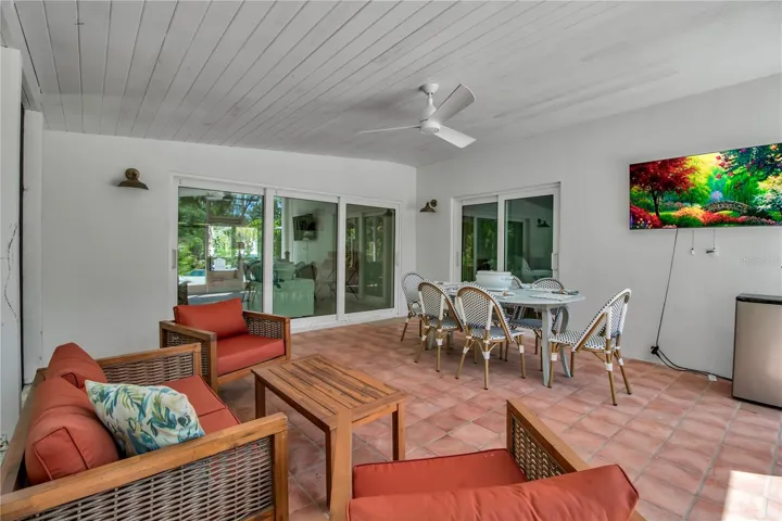 Screened in Lanai