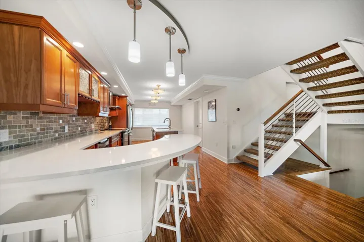 Impressive kitchen area with attractive finishes!