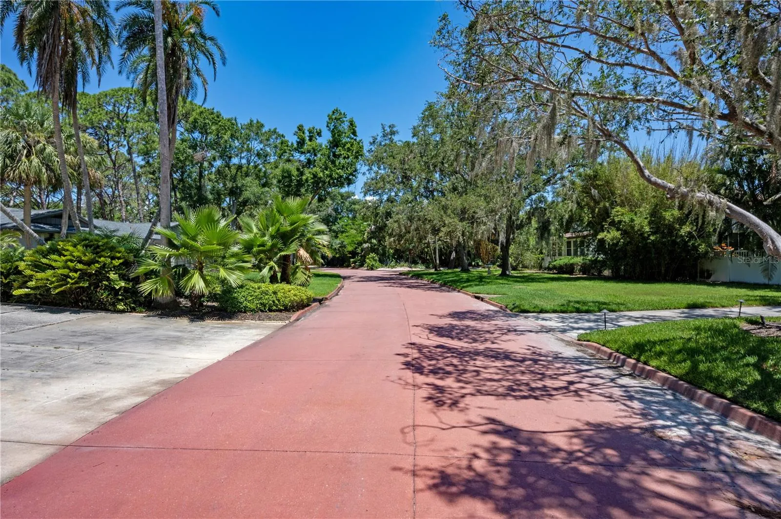 Pink Streets throughout the neighborhood