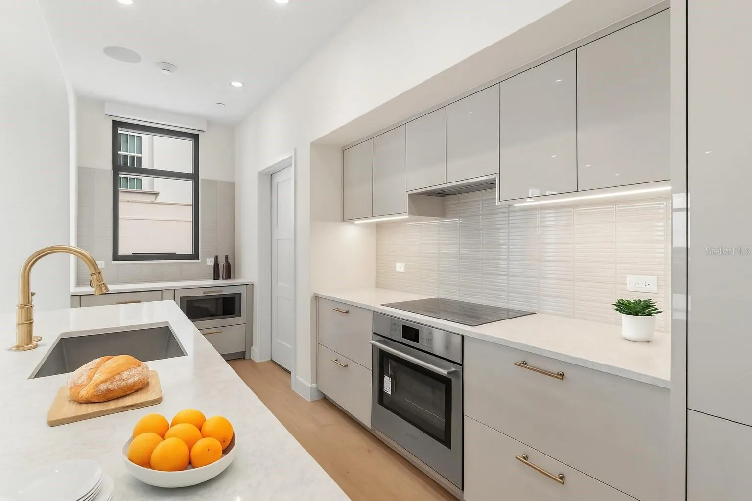 Deluxe Chef's Kitchen