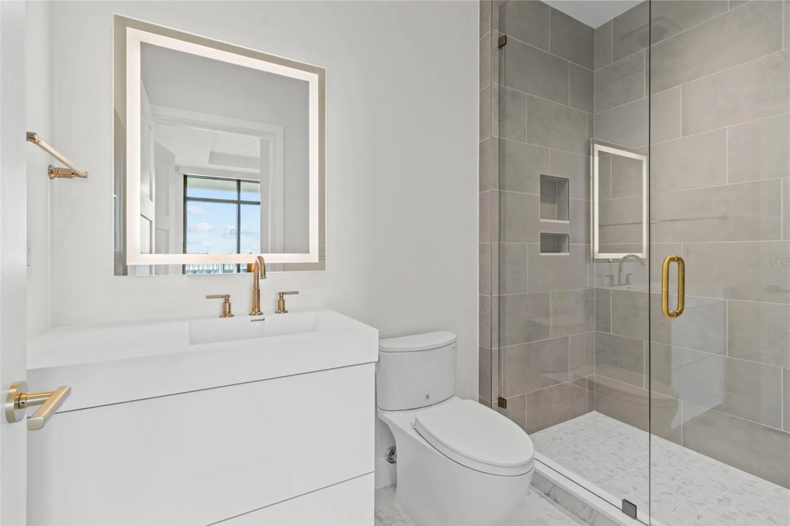 Guest Room 1 En-Suite Bath