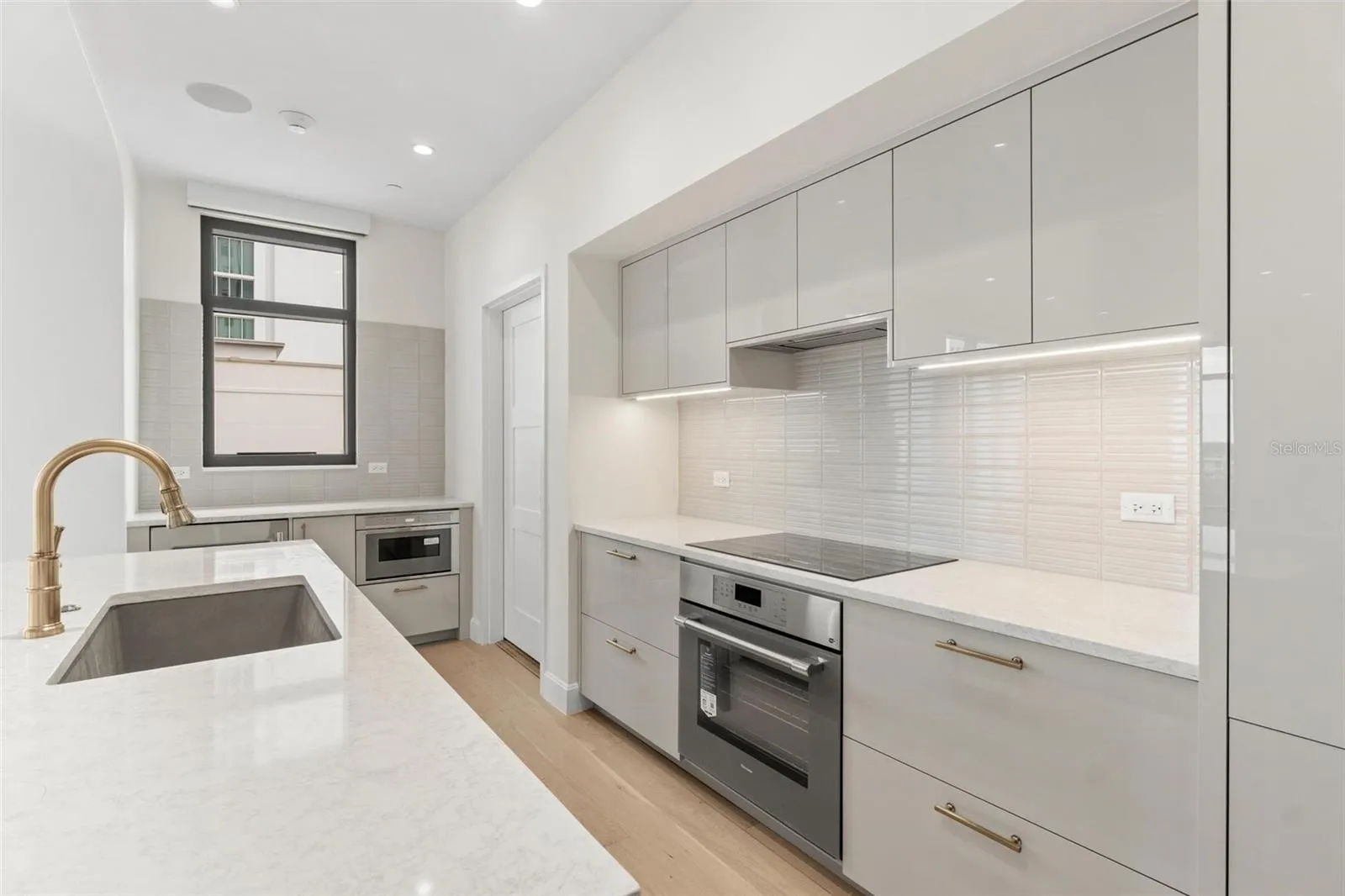 Deluxe Chef's Kitchen