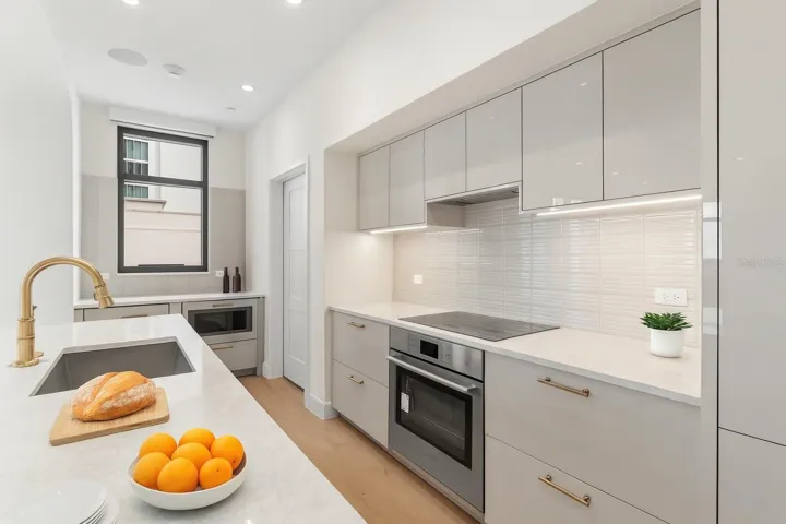 Deluxe Chef's Kitchen