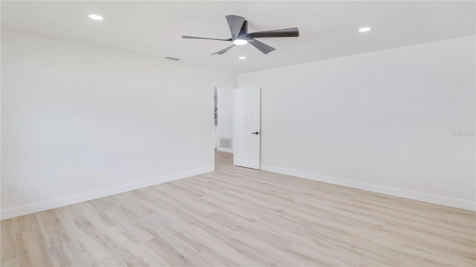 517 Garden Heights Dr, Winter Garden, Florida 34787, 4 Bedrooms Bedrooms, ,2 BathroomsBathrooms,Residential,For Sale,GARDEN HEIGHTS,O6332005