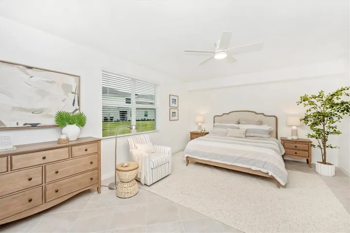primary suite with king bed