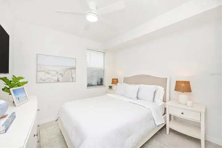 2nd bedroom with queen bed