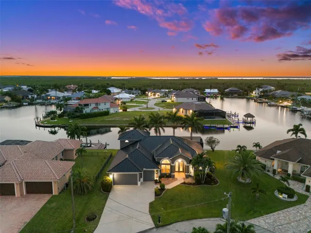 Welcome to 4012 SW 29th Avenue in the evening!