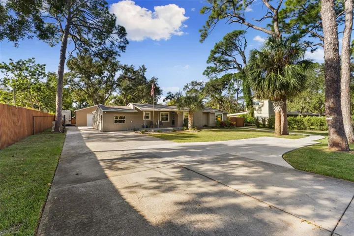 Stunning home, 1 Bdrm detached apt, Massive Garage & Pool