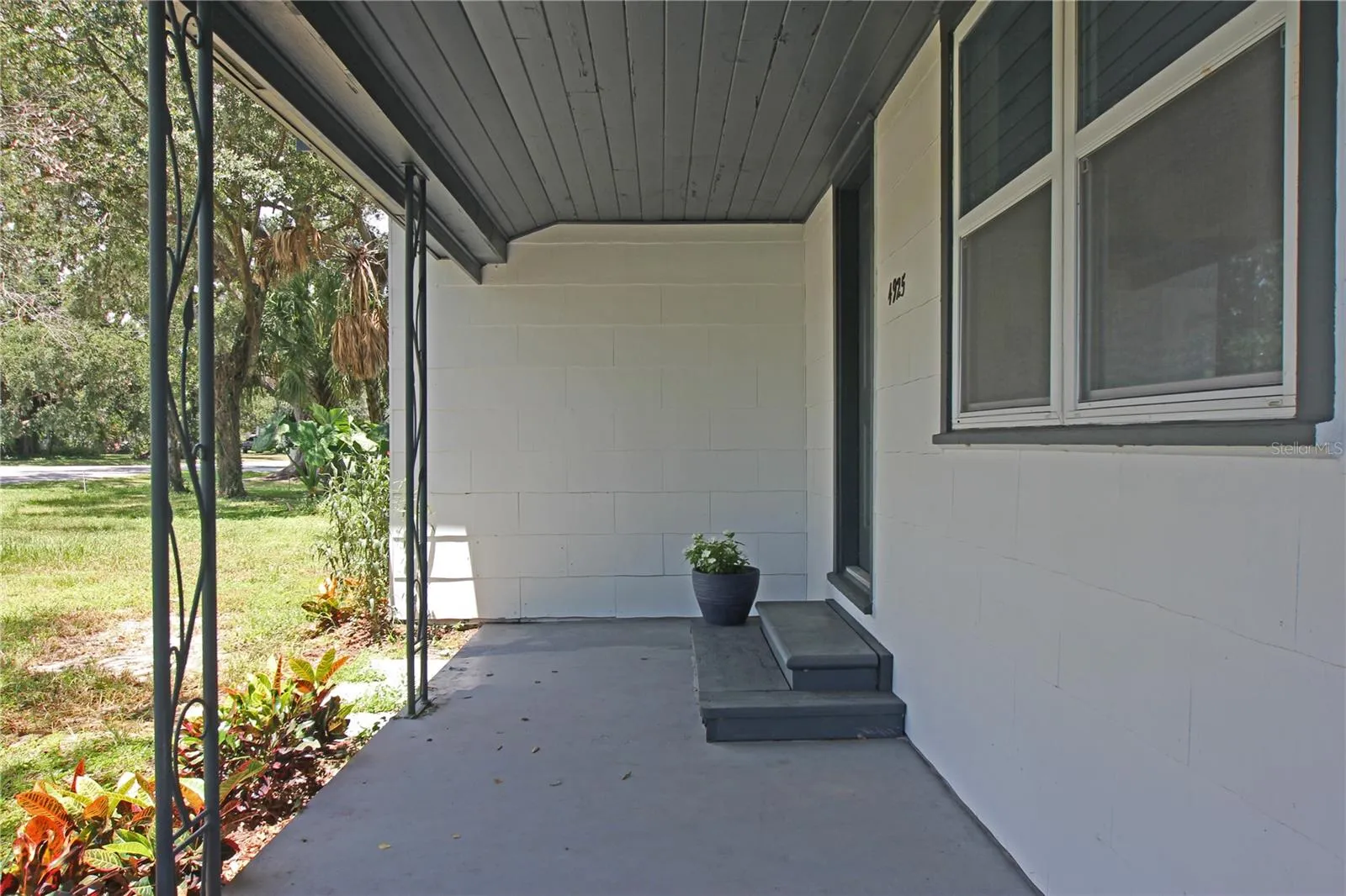 4925 Magnolia Ave