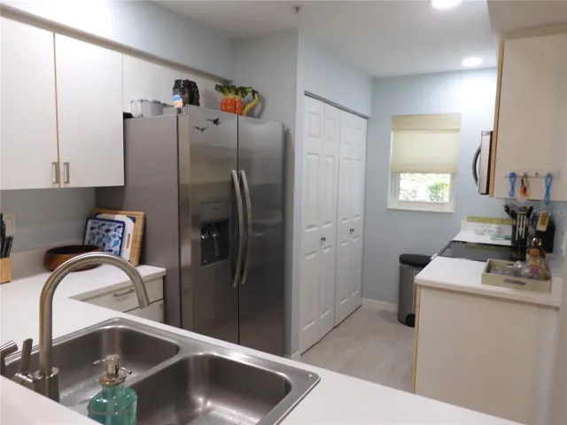 SS Appl in kitchen.