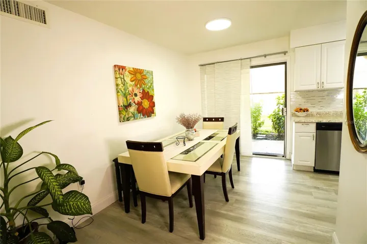 Dining room & kitchen combo