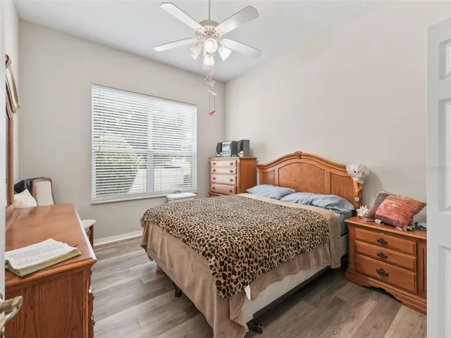 2nd bedroom includes bed set